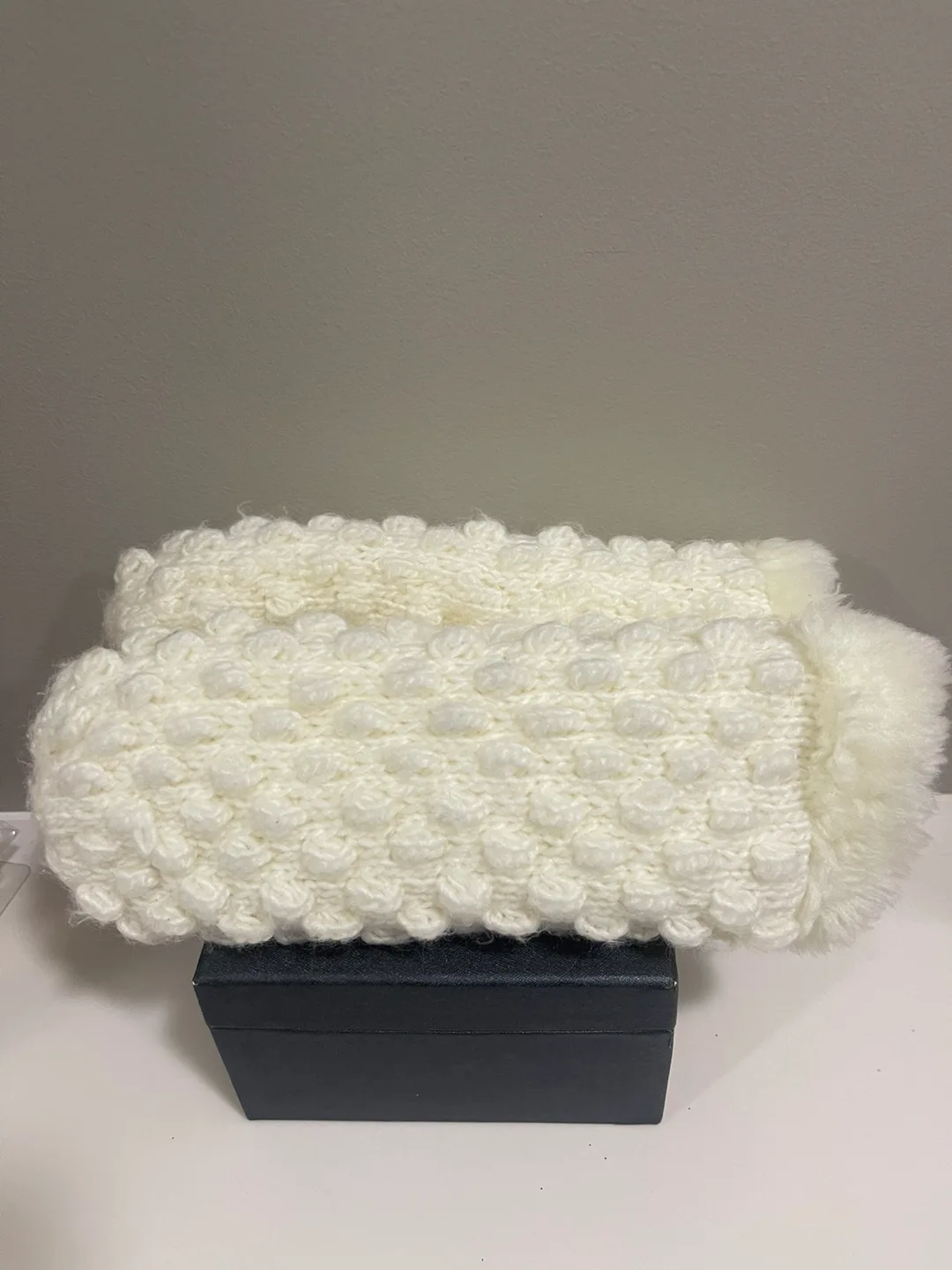 Ladies white very warm fuzzy mitts image indicator(4)