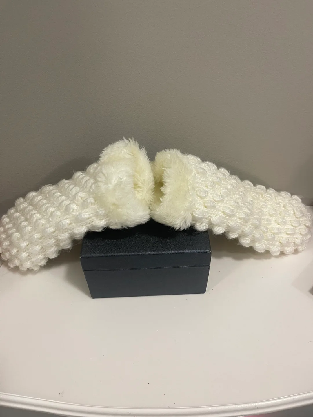 Ladies white very warm fuzzy mitts image indicator(5)
