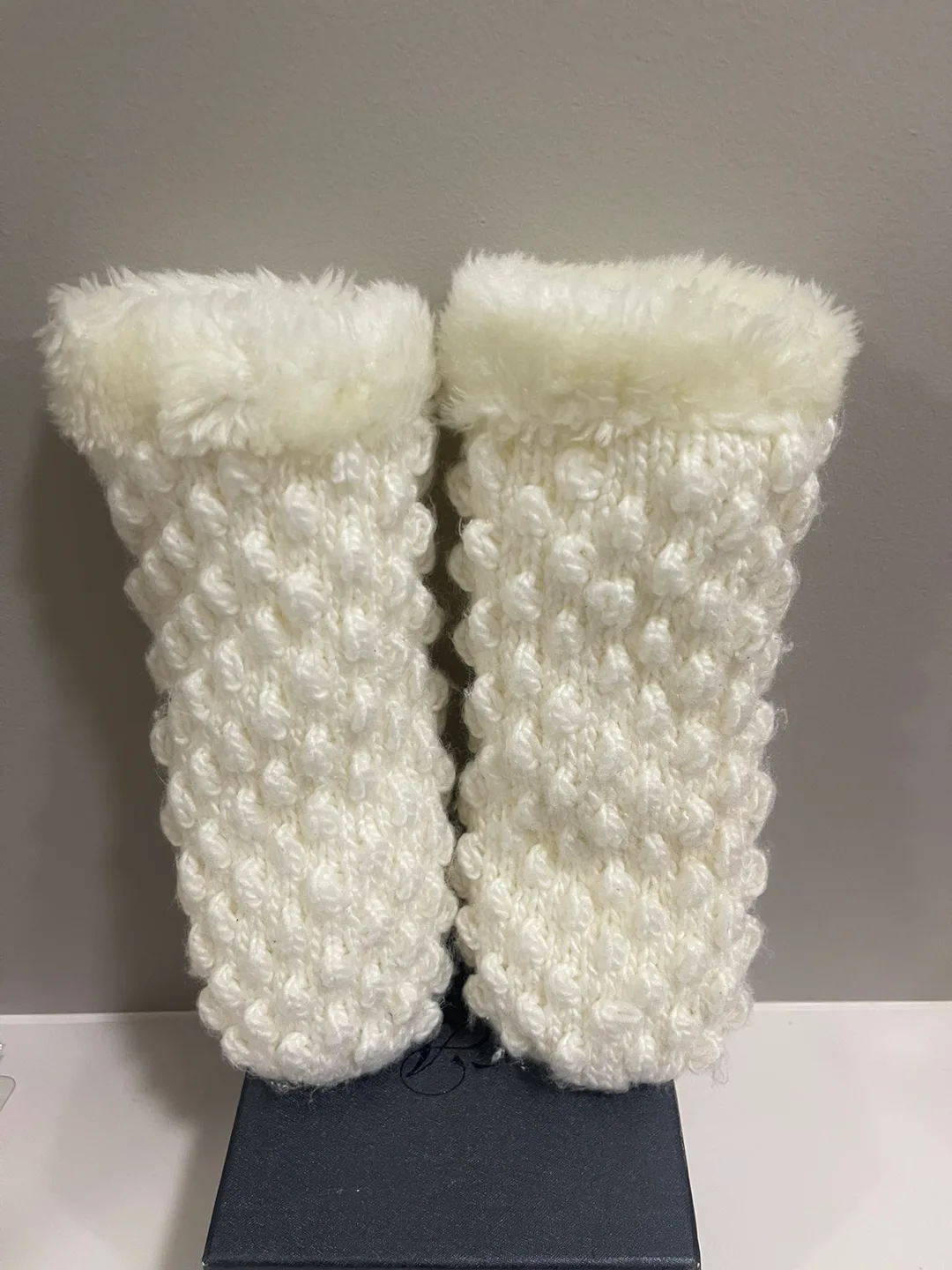 Ladies white very warm fuzzy mitts image indicator(3)
