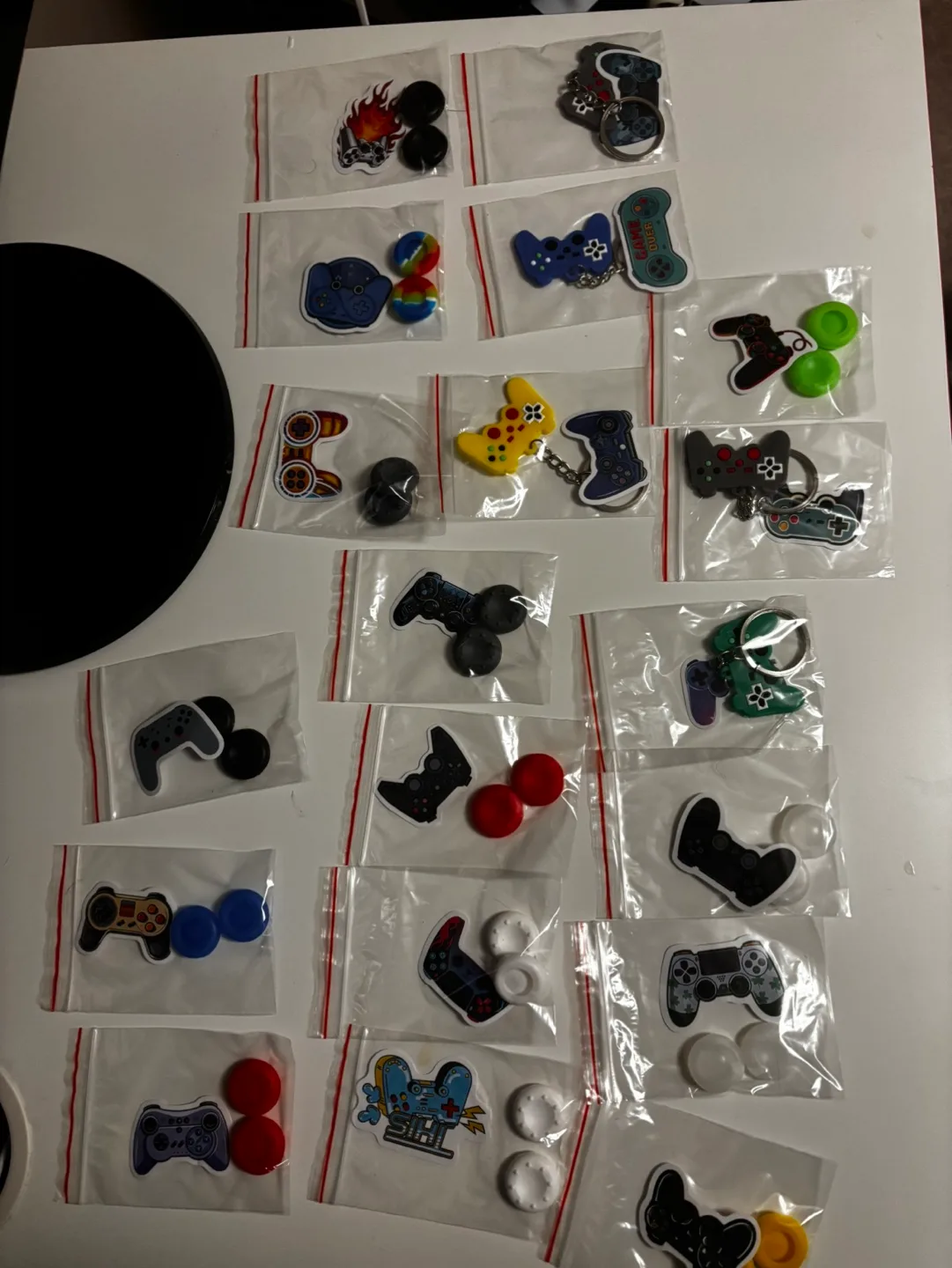 Gaming controller keychains and thumb grips image indicator(3)