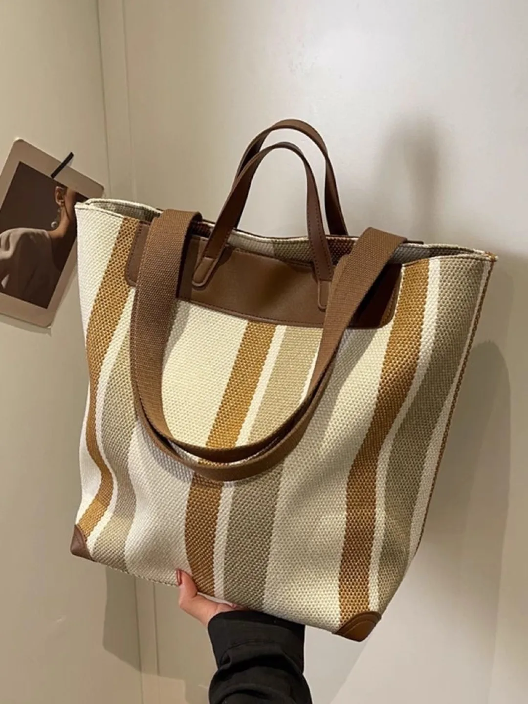 Striped Tote Bag image indicator(2)
