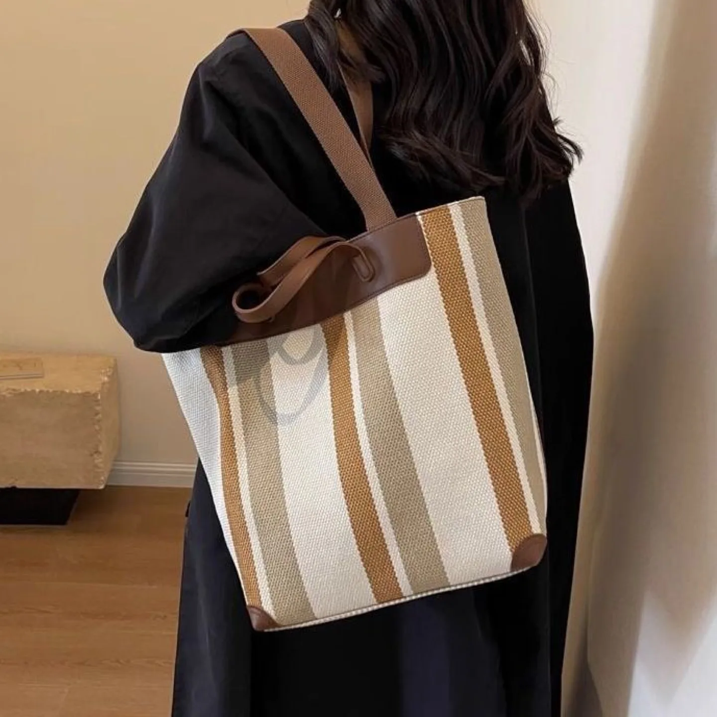 Striped Tote Bag image indicator(3)