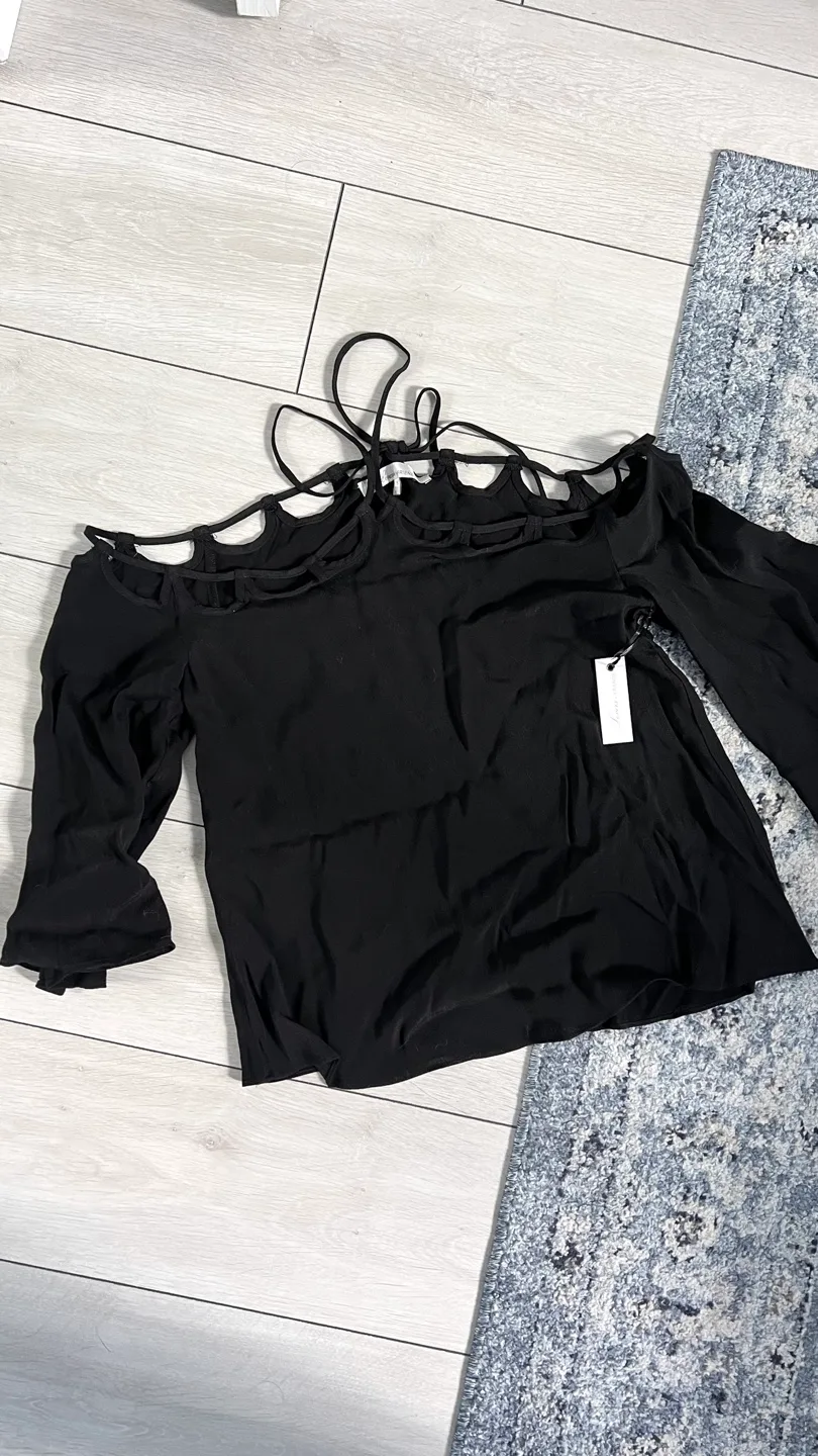 *BNWT* REVOLVE LOVERS + FRIENDS top - size small image indicator(2)