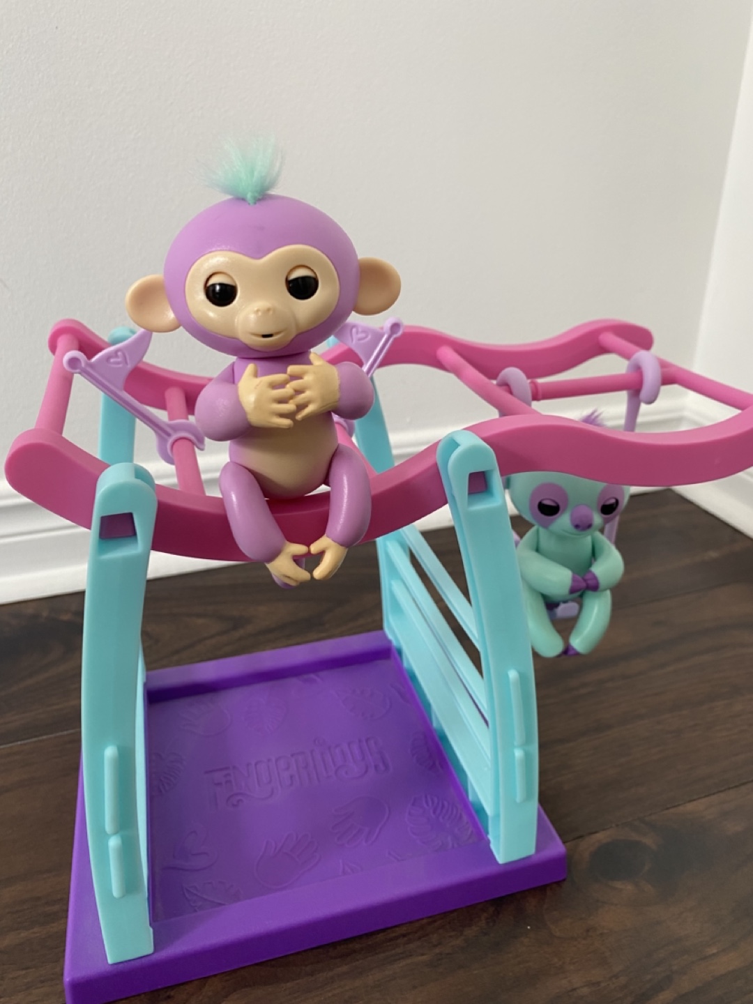 Fingerlings Playset with Monkey and Sloth - photo 2