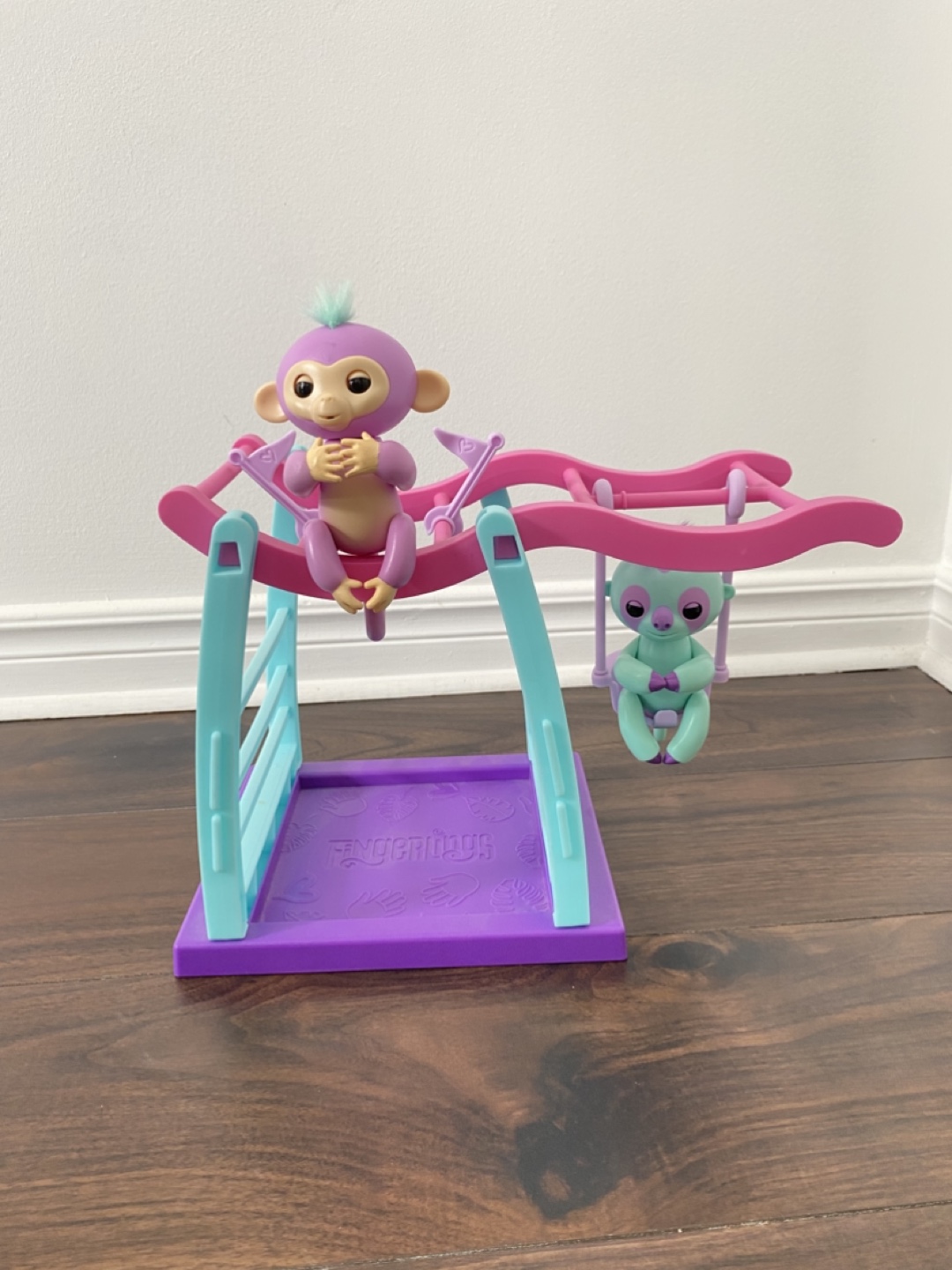 Fingerlings Playset with Monkey and Sloth