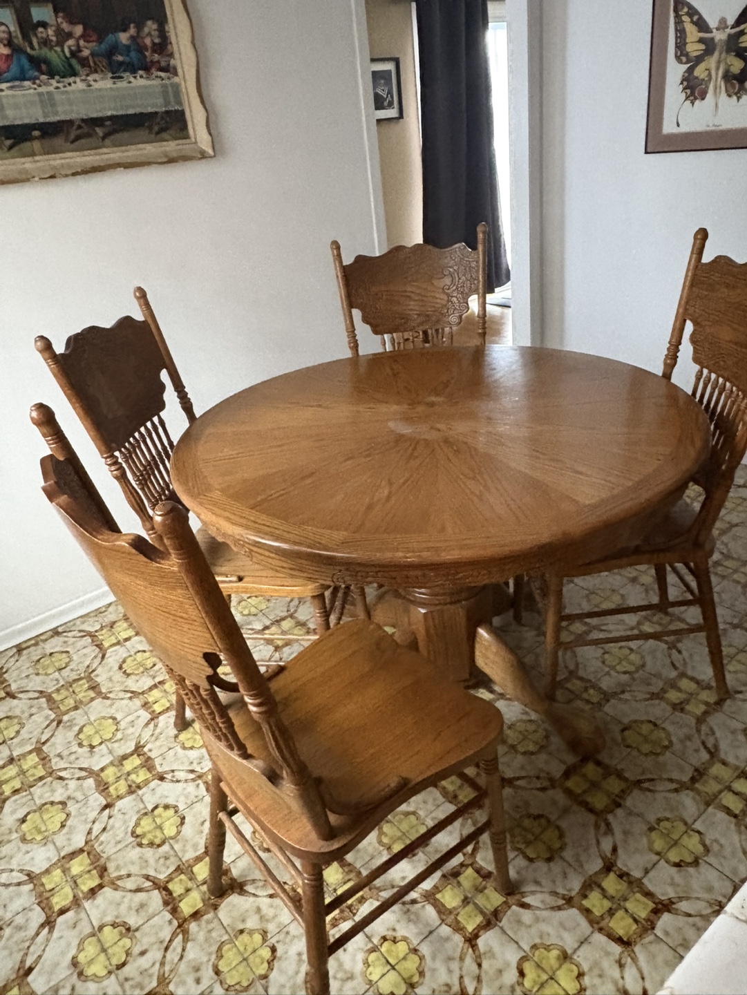 Round Oak Dining Table and Four Chairs