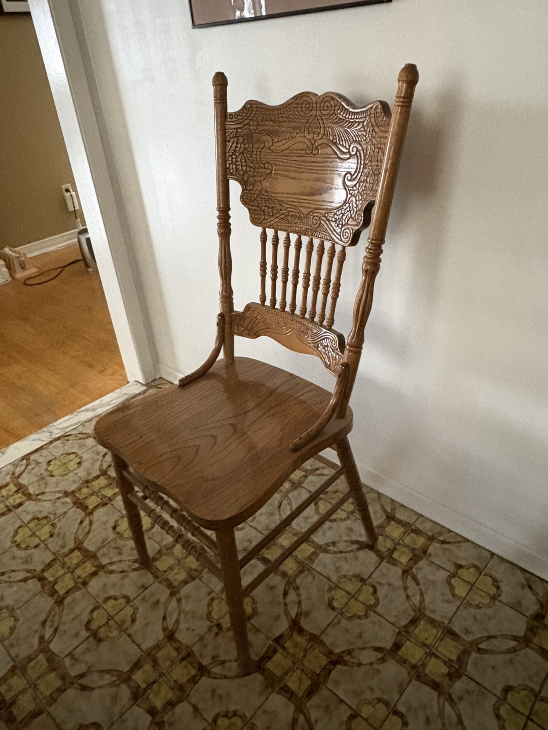 Round Oak Dining Table and Four Chairs - photo 2