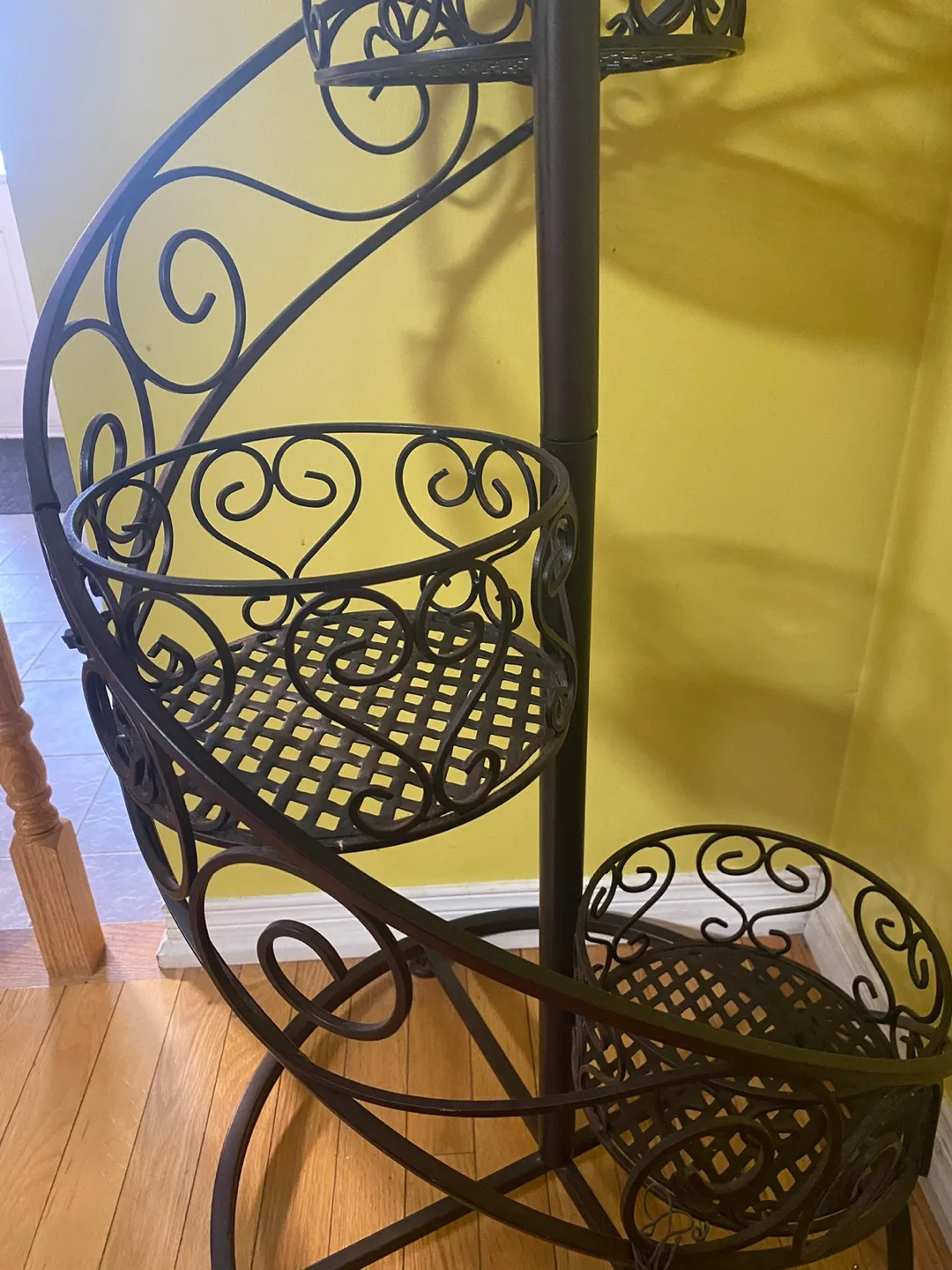 Spiral Plant Stand 🧡 image indicator(3)