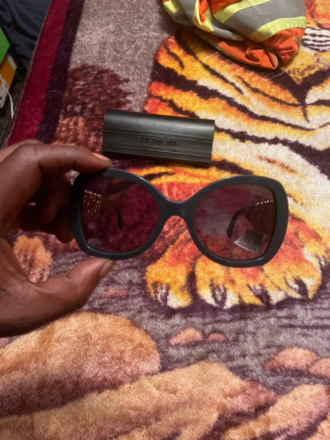 Sunglasses image indicator(3)