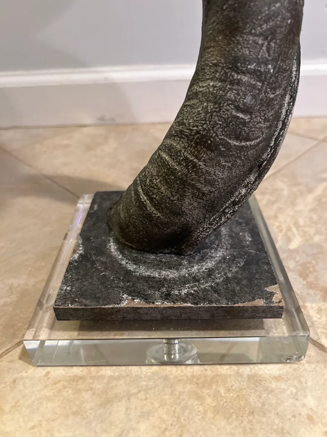 Vintage - Faux Kudu Horn Contemporary Lamp image indicator(4)