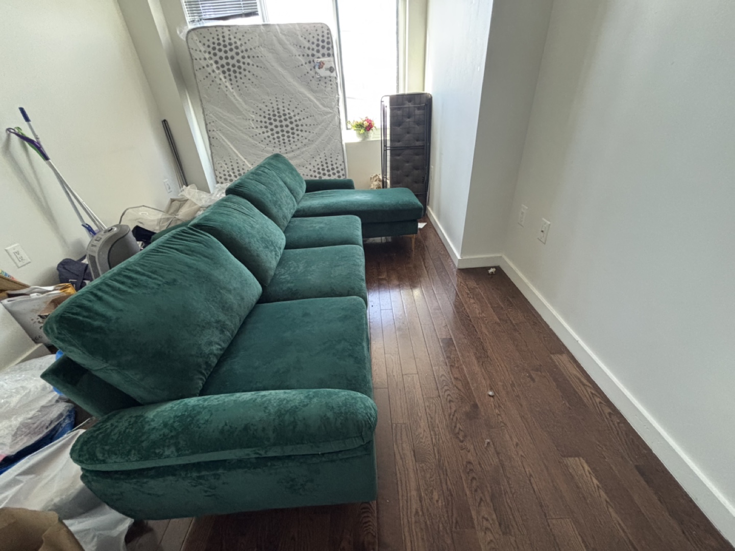 Emerald Green Velvet Sectional Sofa - photo 2