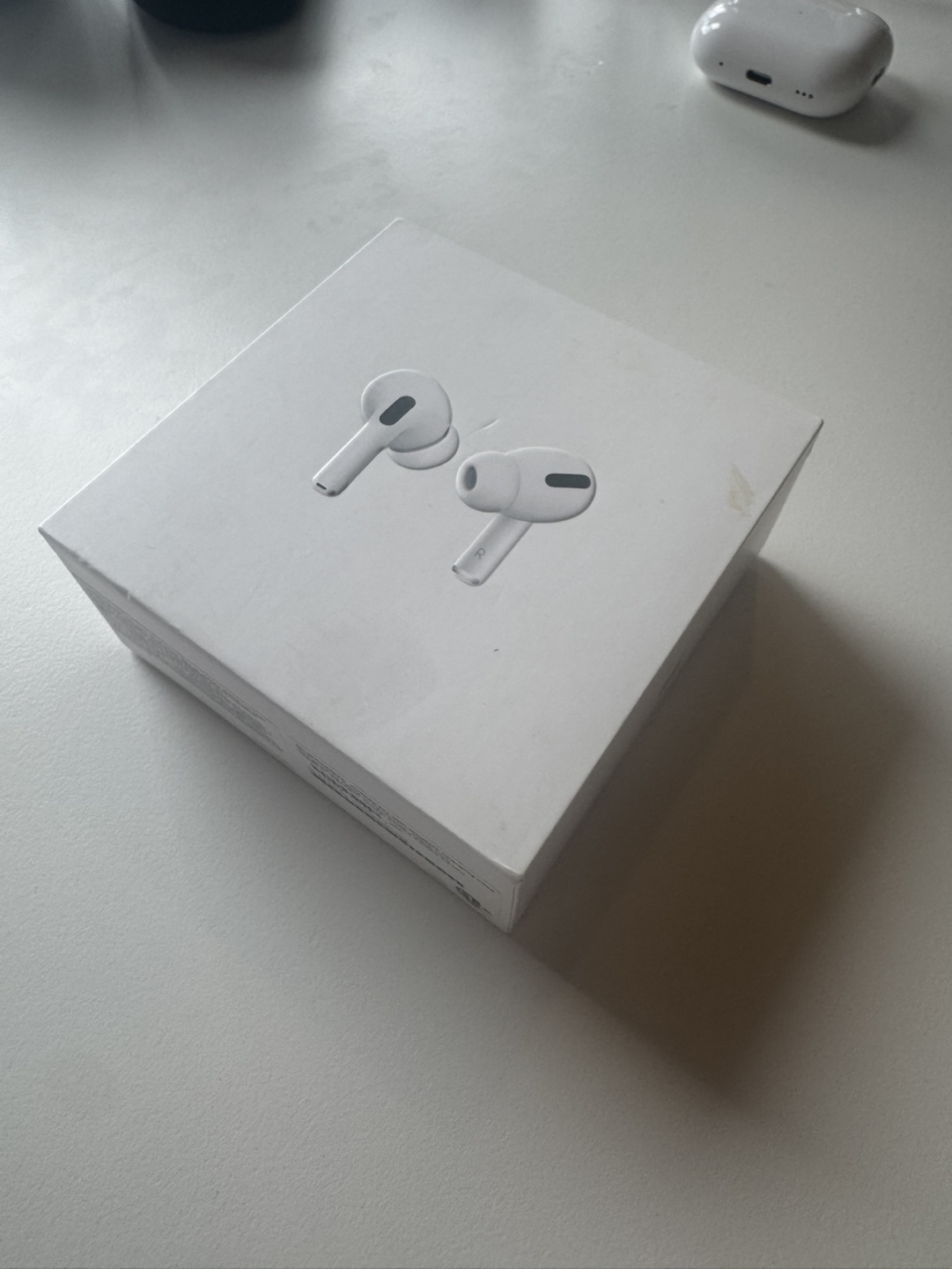 Apple AirPods Pro with Charging Case - photo 2