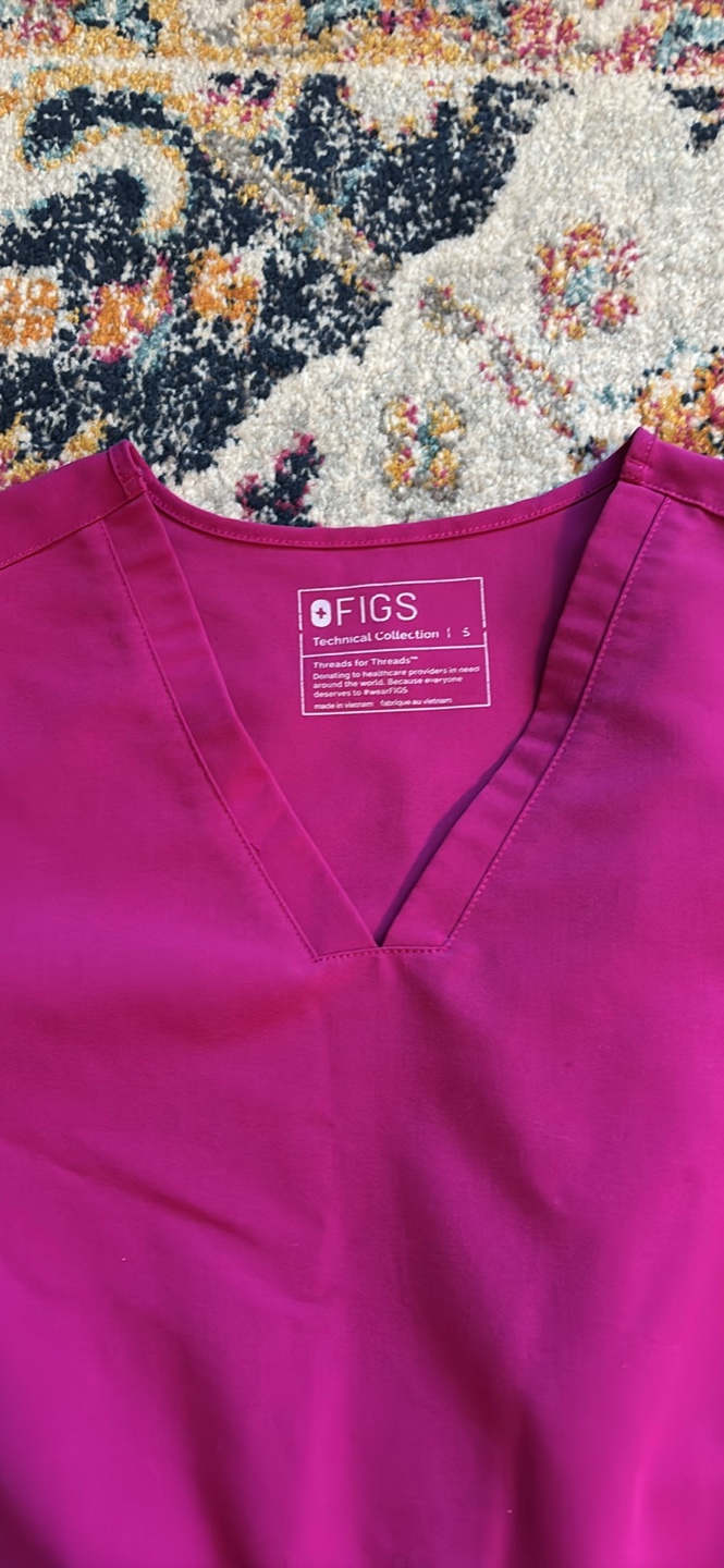 FIGS Scrub Set - Small top and Small Petit Bottoms - photo 3