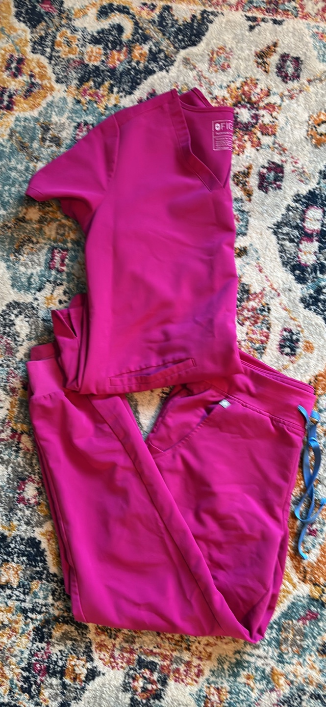 FIGS Scrub Set - Small top and Small Petit Bottoms