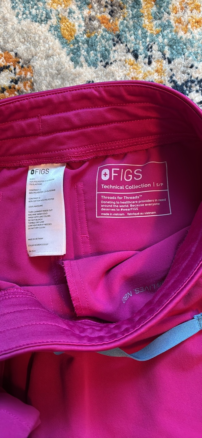 FIGS Scrub Set - Small top and Small Petit Bottoms - photo 4