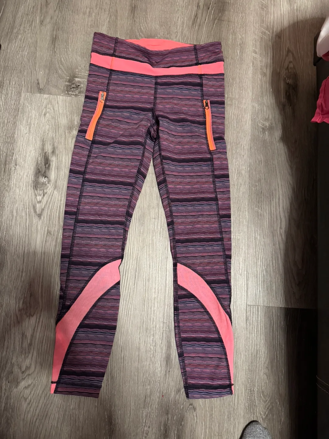 Lululemon striped leggings image indicator(2)