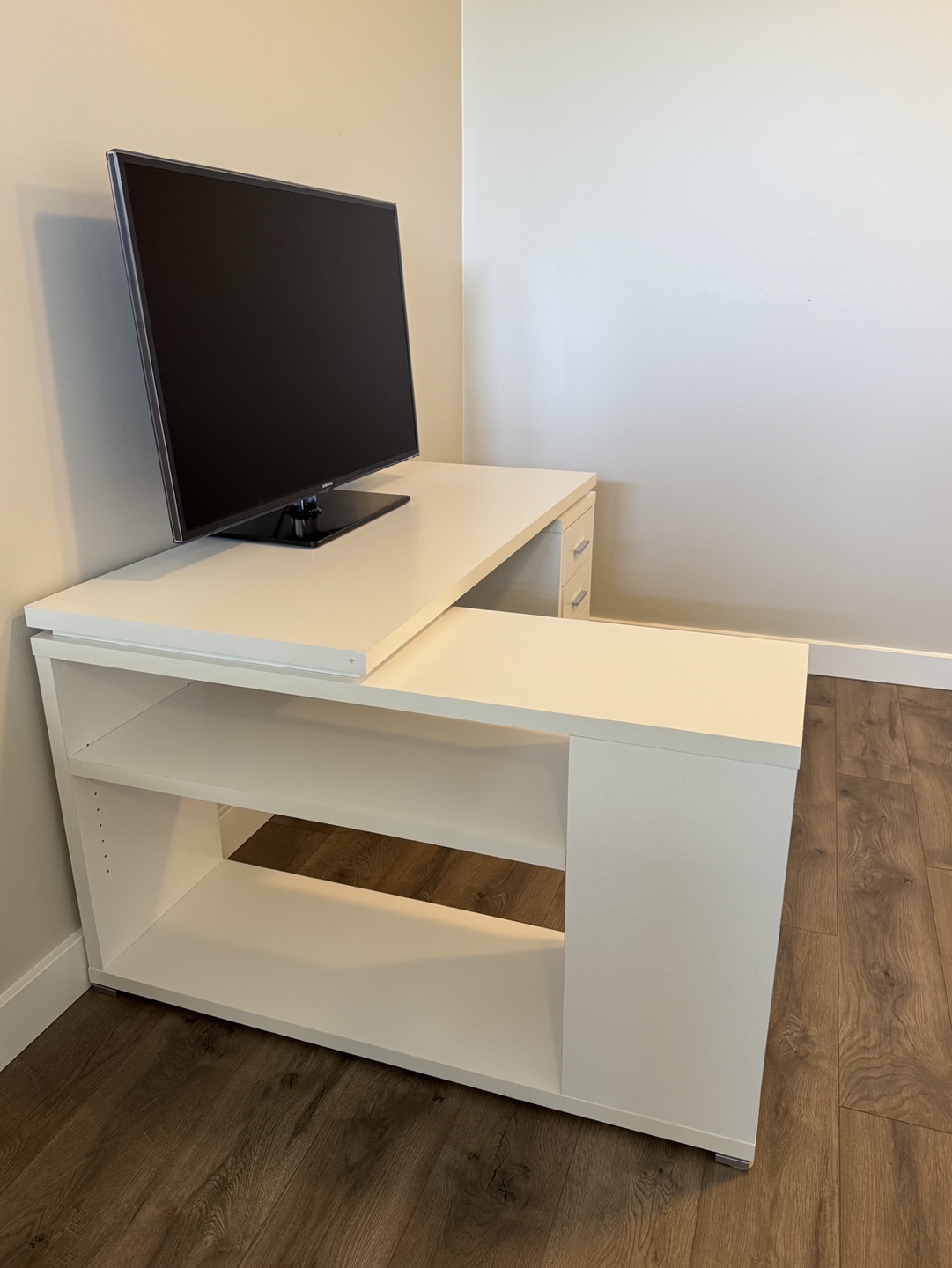 White L-Shape Desk - photo 2