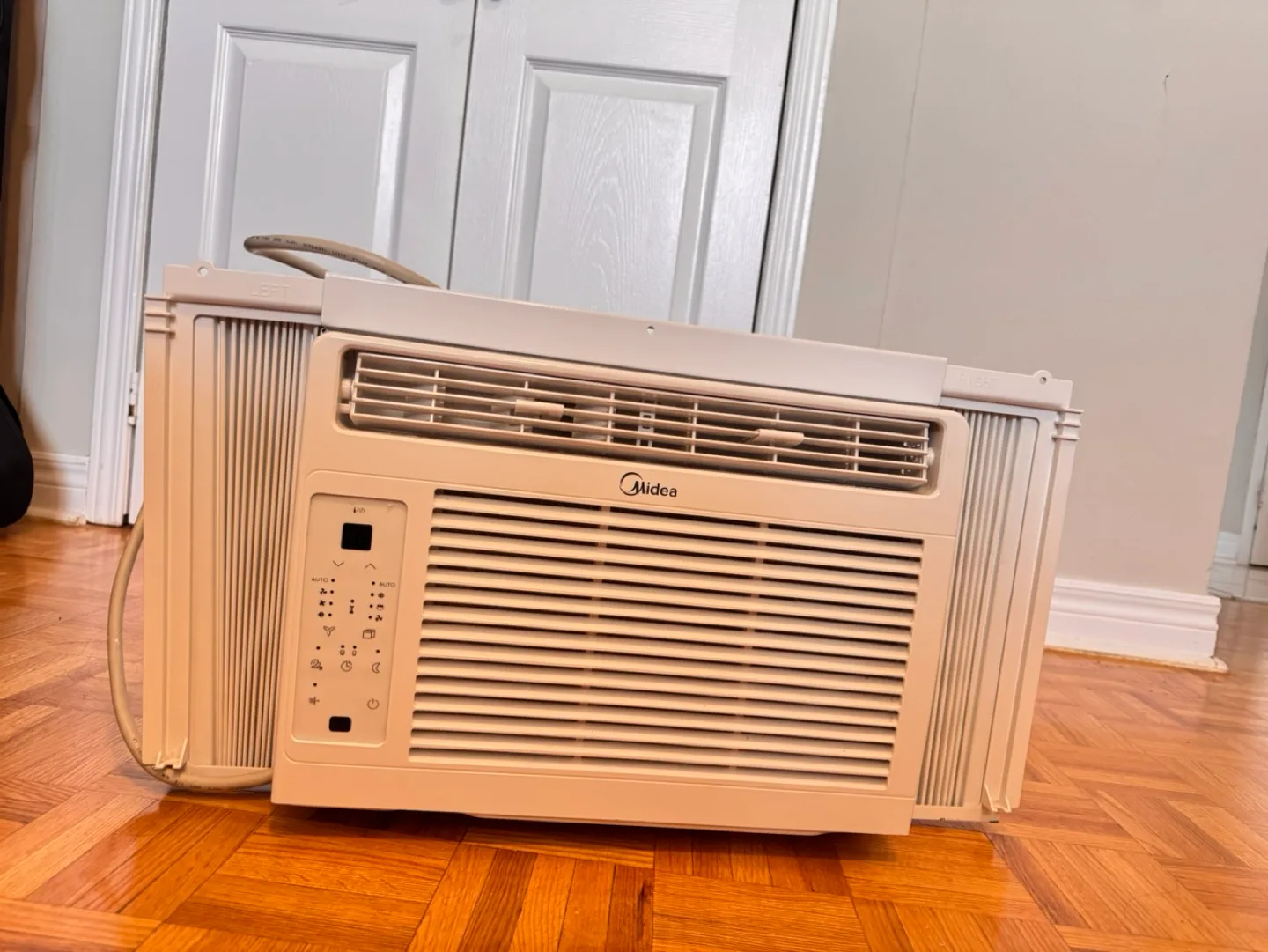Midea Window Air Conditioner - Model MAWM10CR1A thumbnail