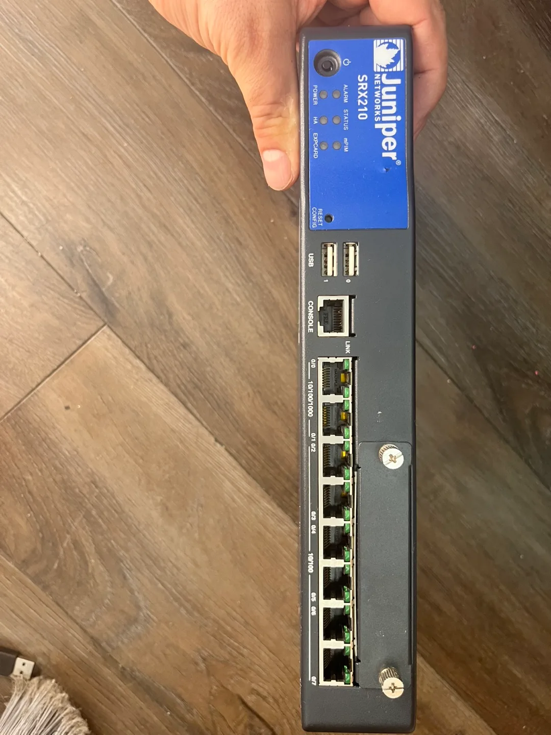 Juniper Networks SRX210 Services Gateway image indicator(2)