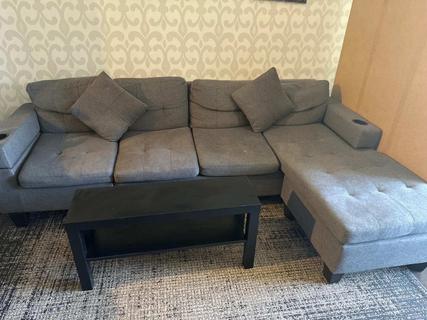 🥕Grey Sectional Sofa with black and white rug image indicator(2)