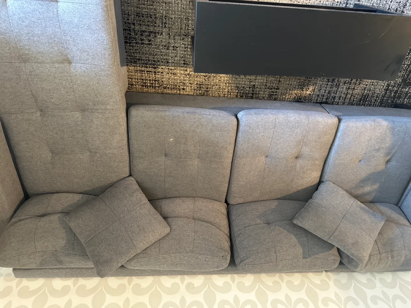 🥕Grey Sectional Sofa with black and white rug image indicator(4)