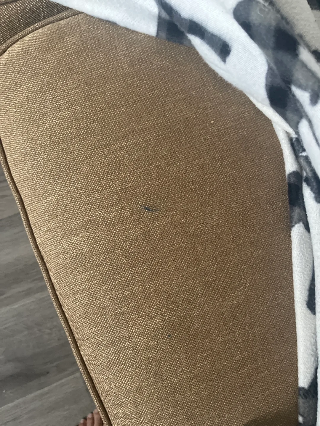 Couch( Moving out sale) image indicator(4)