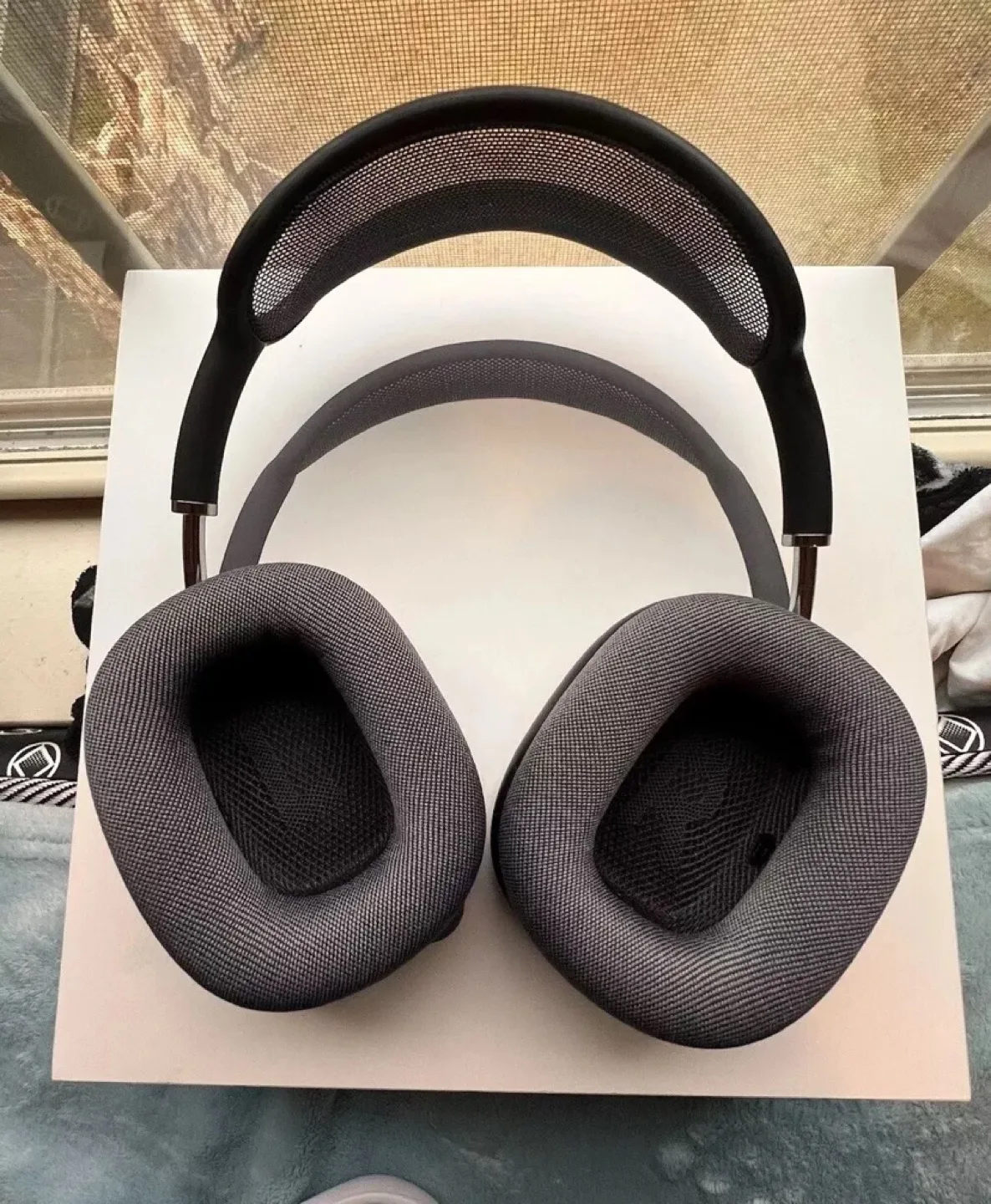 Apple AirPods Max Headphones with Smart Case - Space Gray image indicator(3)