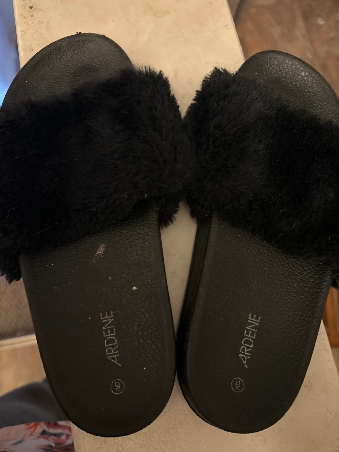 ARDENE Black Fuzzy Slides 🧡 thumbnail