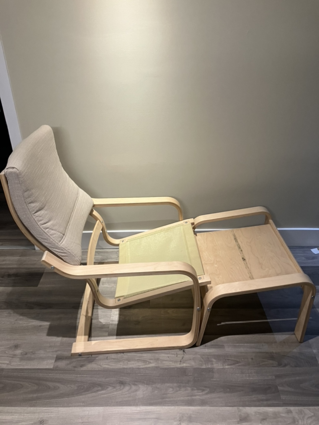 Chair with full stall