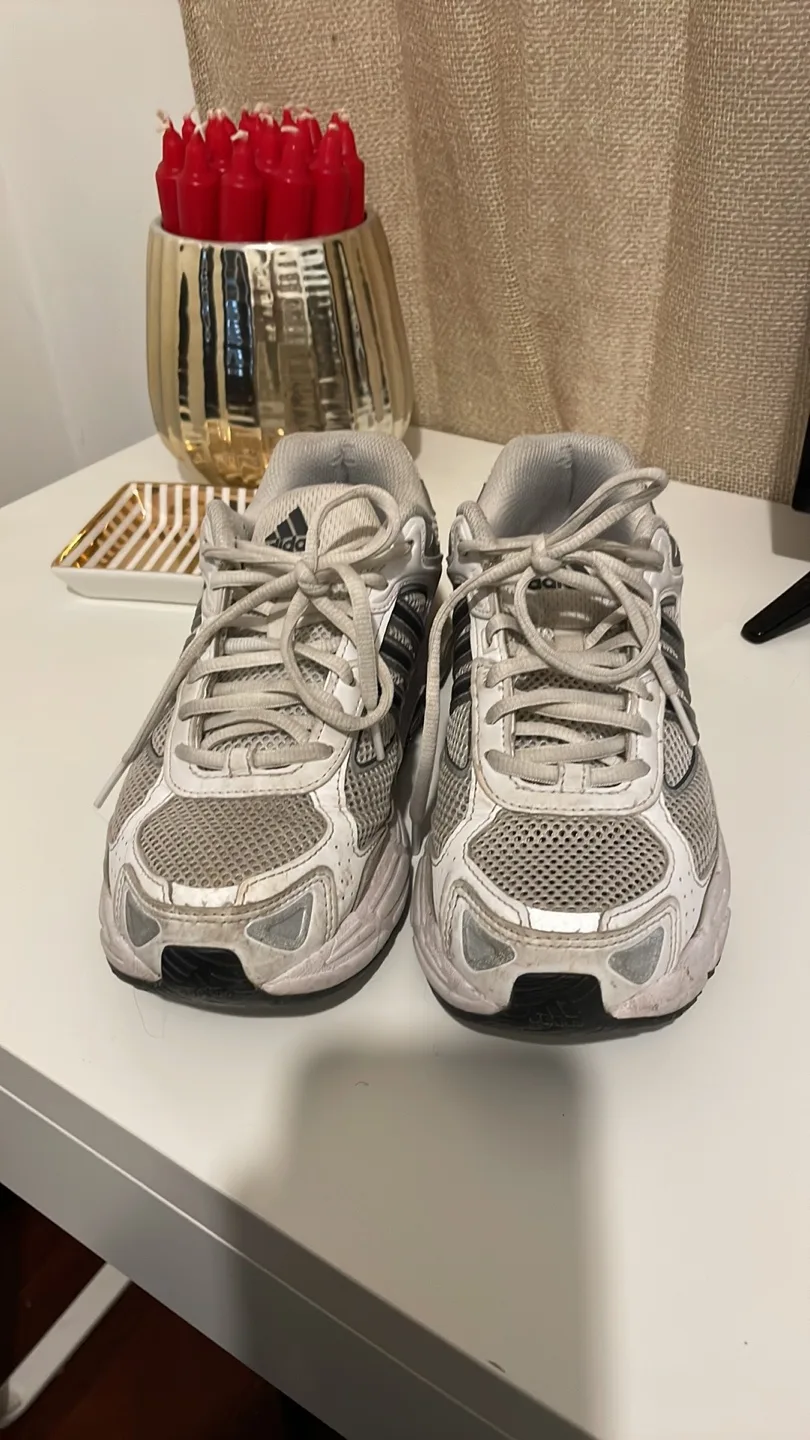 Adidas Running Shoes - Size 7 image indicator(2)