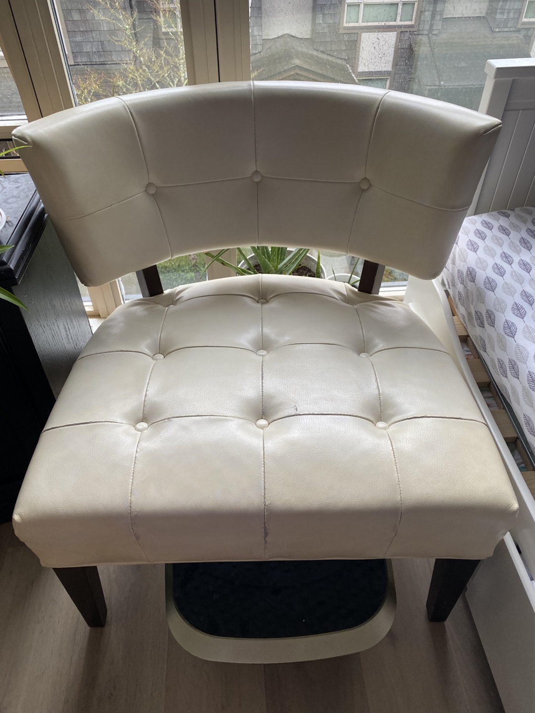 Off-white Vanity Chair