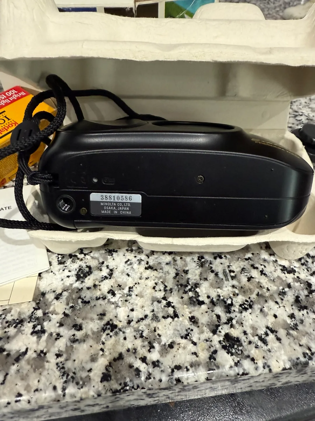 Minolta Freedom Zoom 200M 35mm Film Camera with Kodak Film image indicator(3)