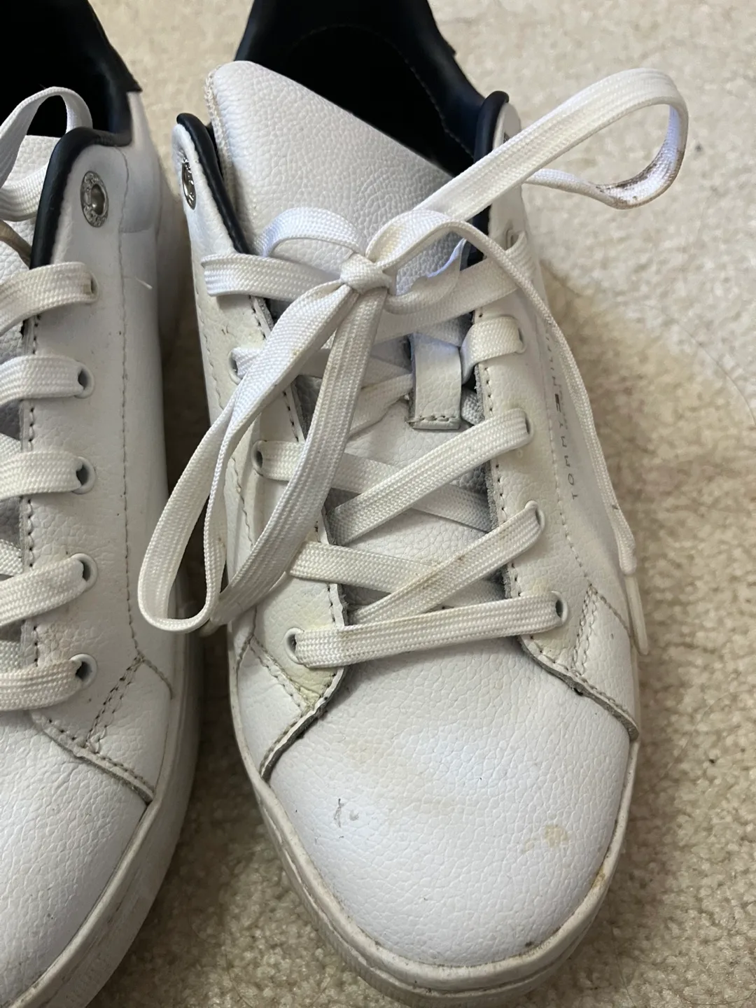 Tommy Hilfiger White Leather Sneakers image indicator(3)