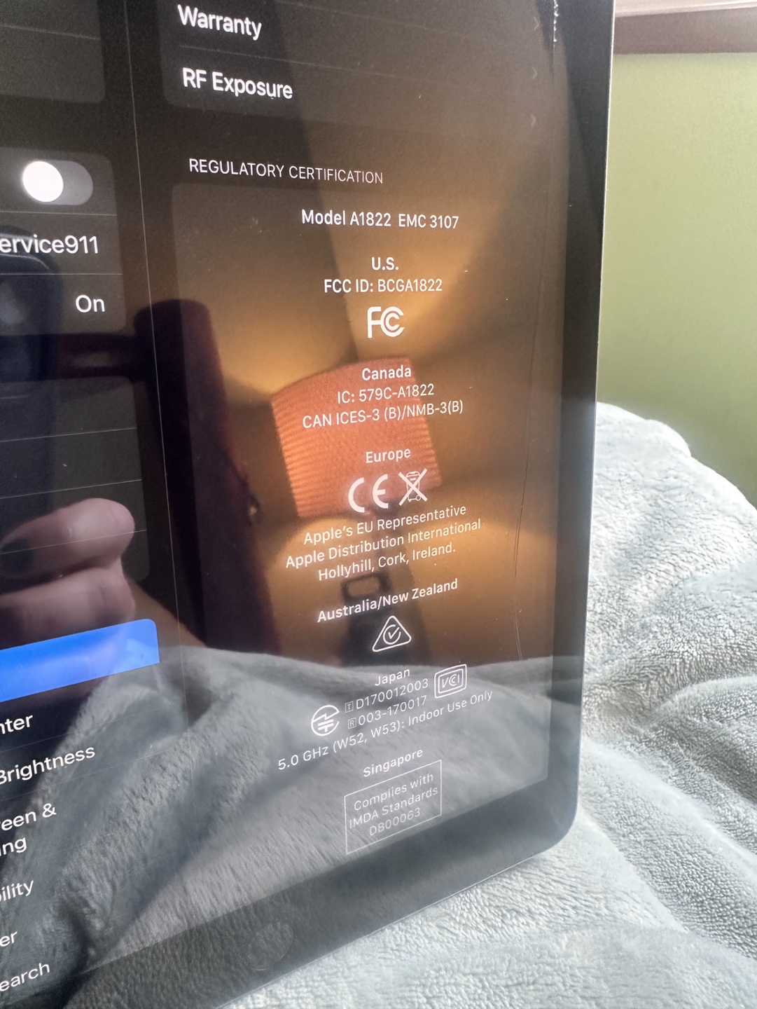 5th Gen 32GB iPad with case - photo 4