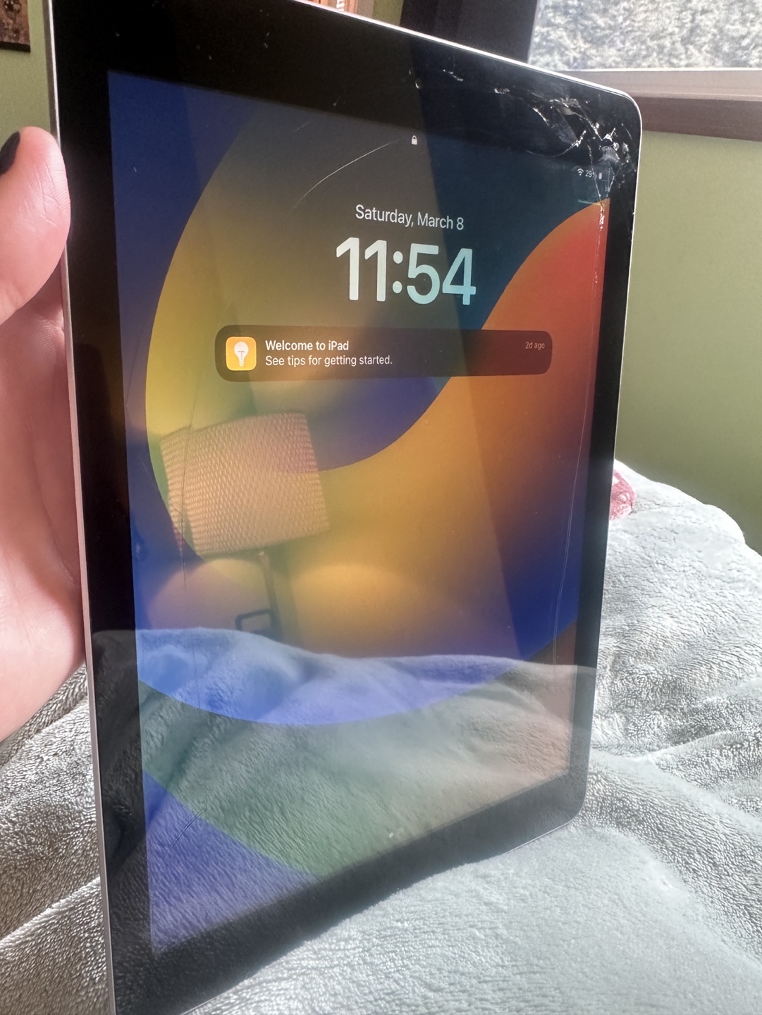 5th Gen 32GB iPad with case - photo 3
