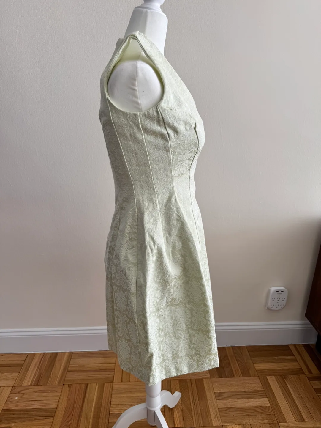 Eva Mendes Pale Green V Neck Floral Embroidery Dress | Size 0 image indicator(3)