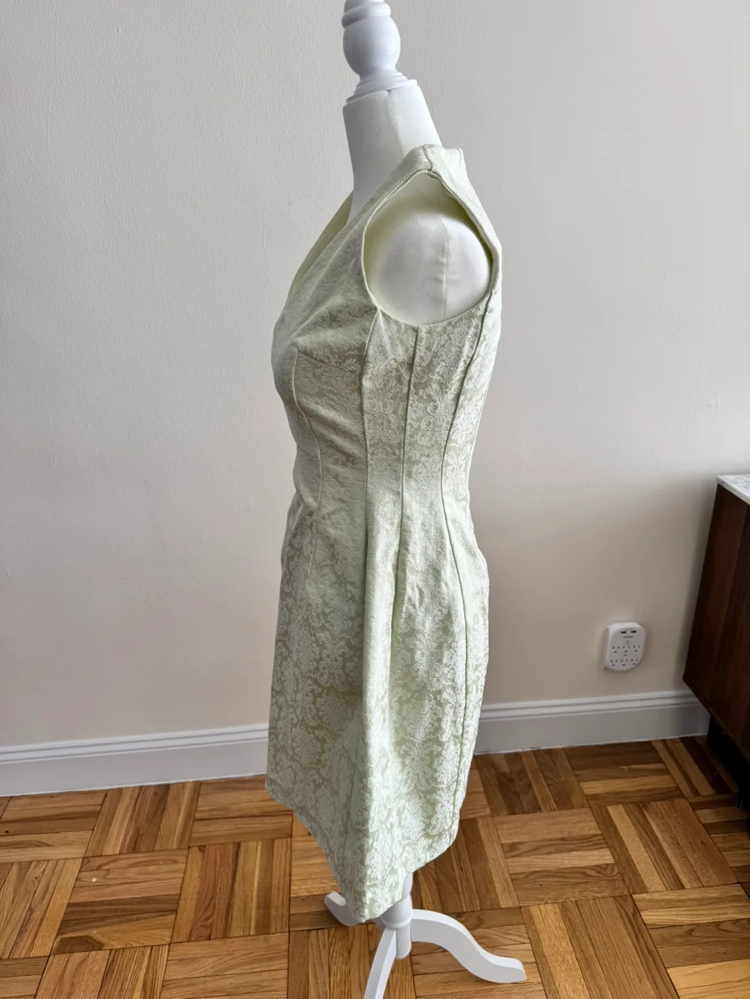 Eva Mendes Pale Green V Neck Floral Embroidery Dress | Size 0 image indicator(5)