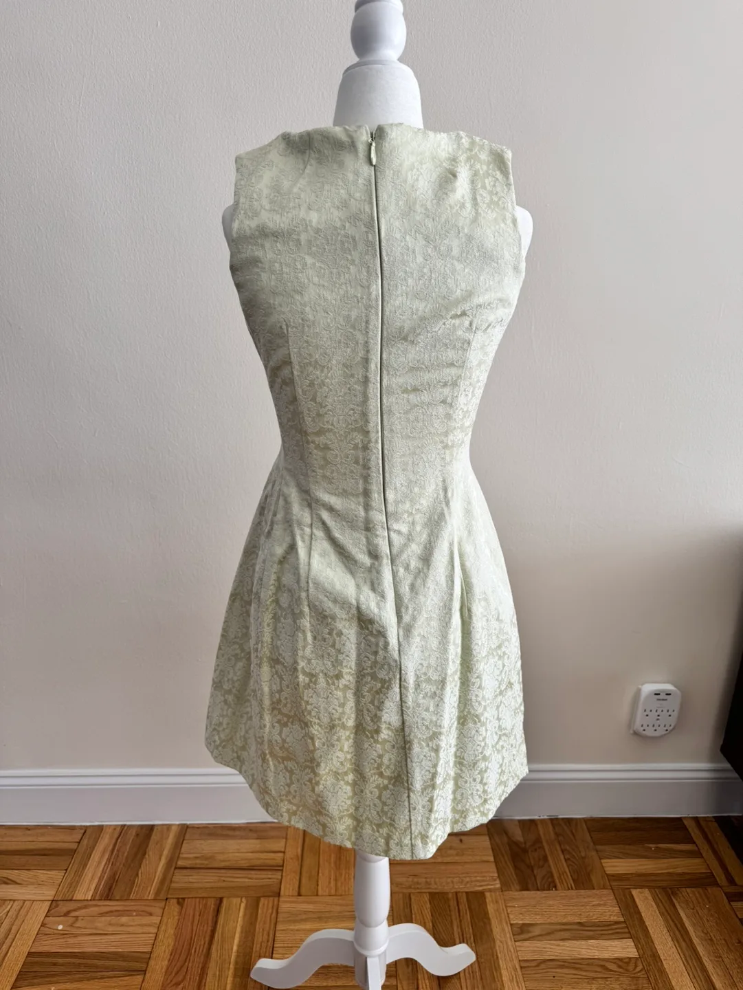 Eva Mendes Pale Green V Neck Floral Embroidery Dress | Size 0 image indicator(4)