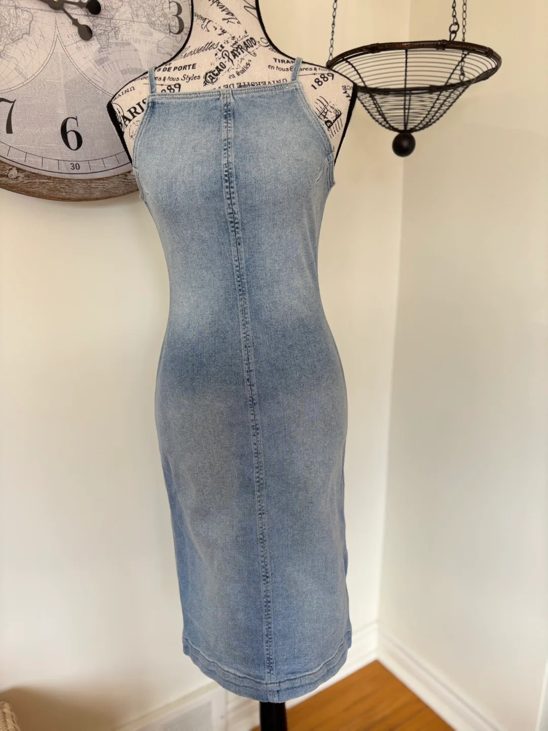 Brand new with tags Anthropologie Esme Denim Apron Dress image indicator(8)