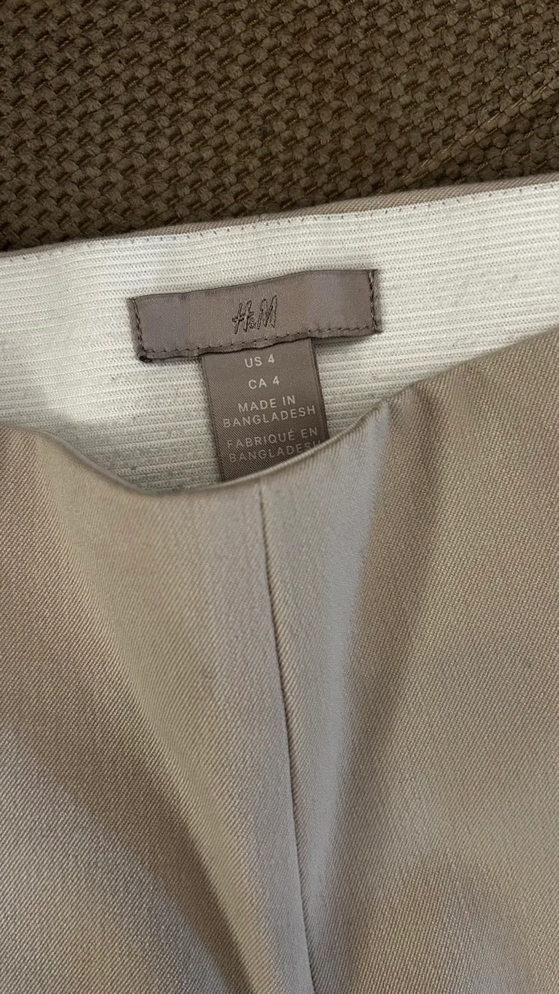 H&M Morris & Co. Plain & patterned pants - size 4 image indicator(3)