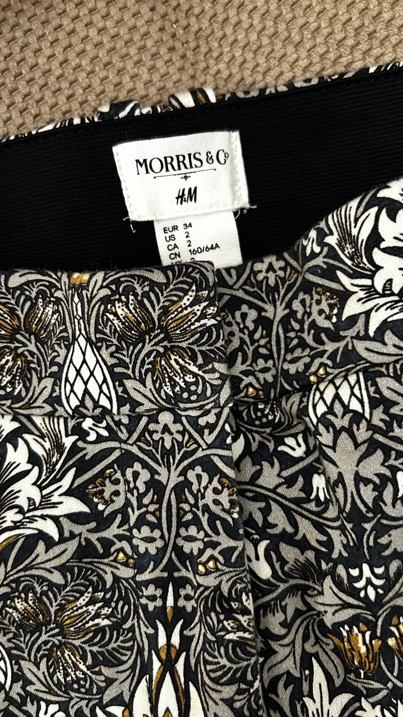 H&M Morris & Co. Plain & patterned pants - size 4 image indicator(2)