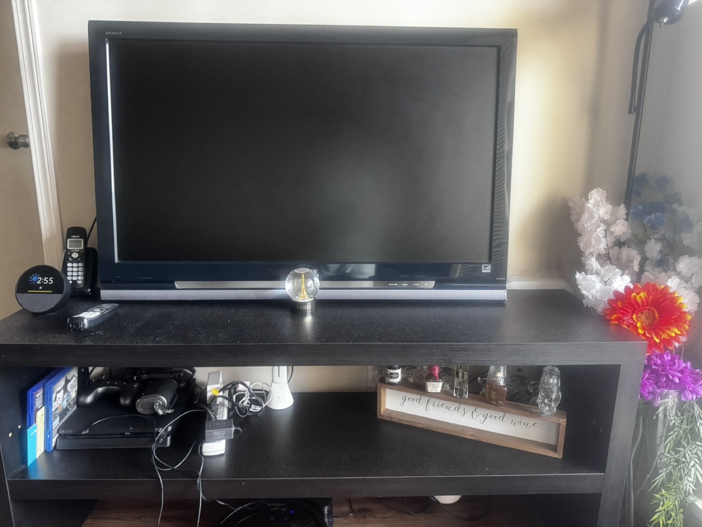 Samsung & Sony Flat Screen TVs - 32" & 24" with TV Unit