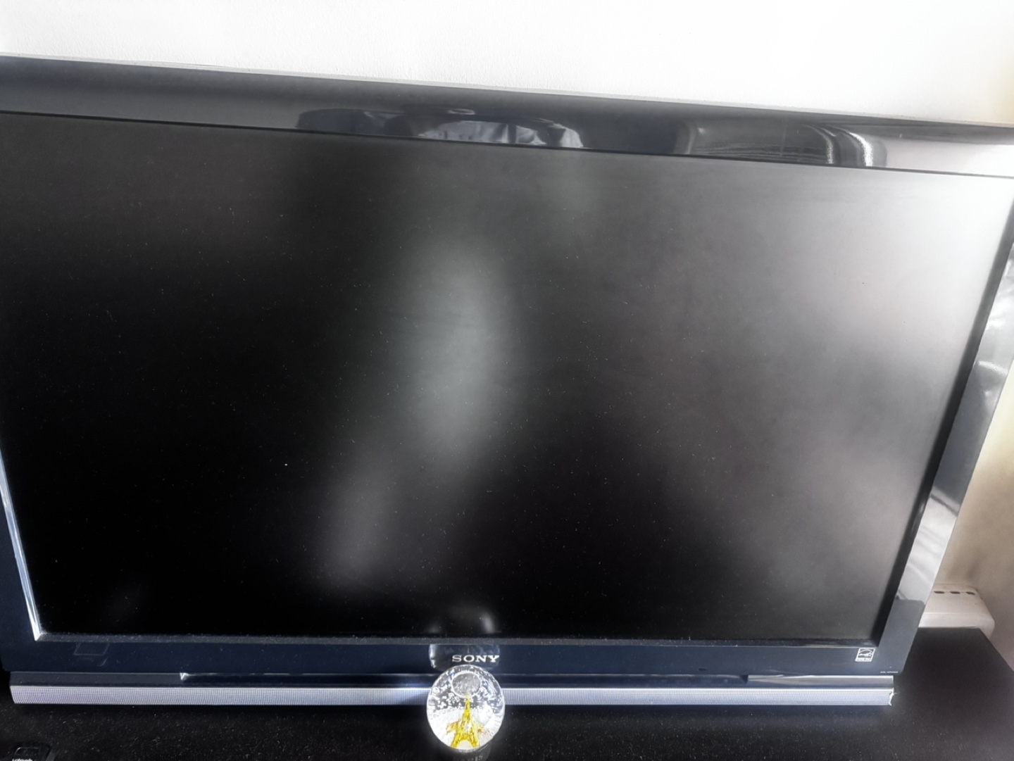 Samsung & Sony Flat Screen TVs - 32" & 24" with TV Unit - photo 3