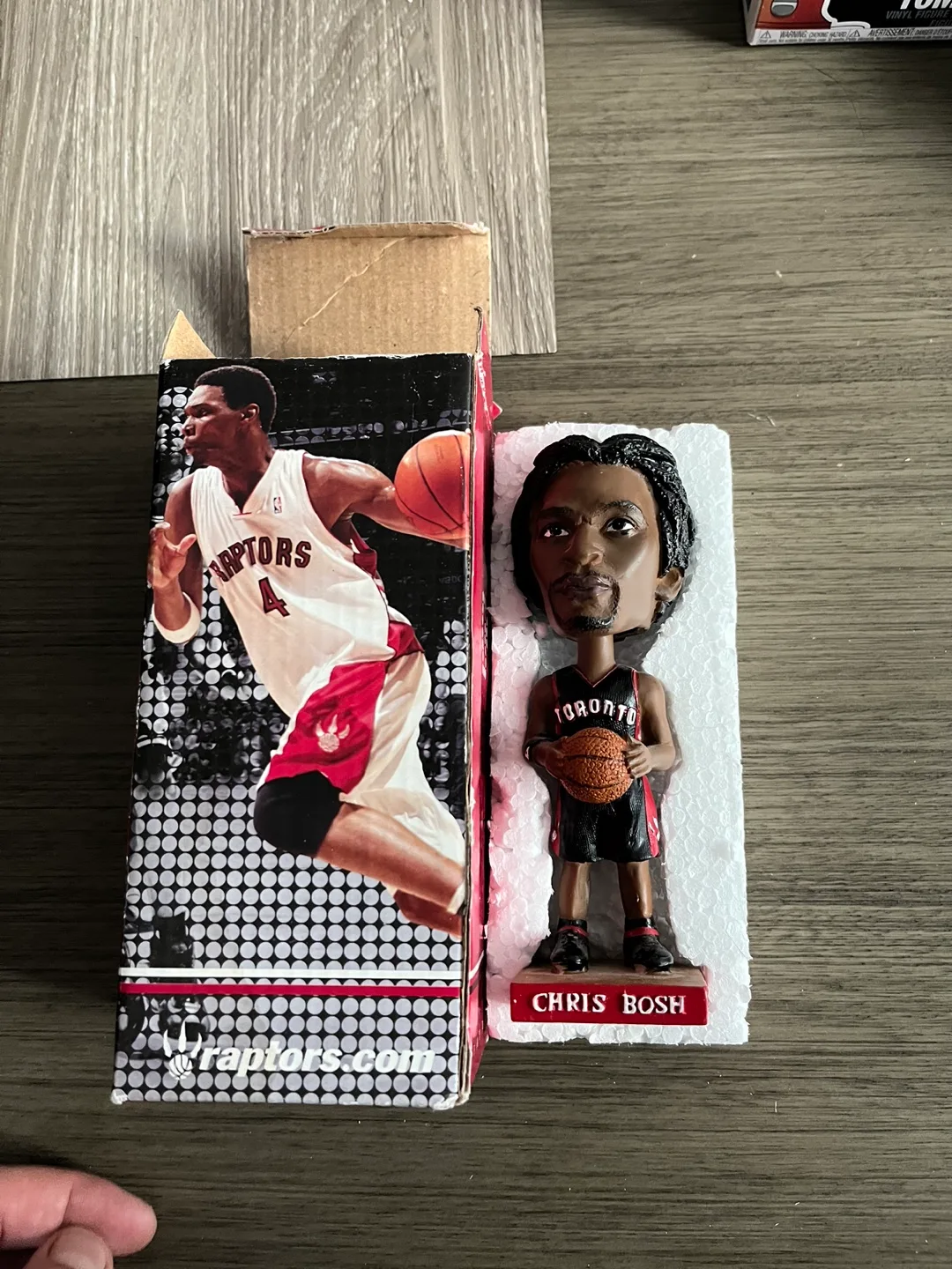 Toronto Raptors Chris Bosh Bobblehead 07 image indicator(2)