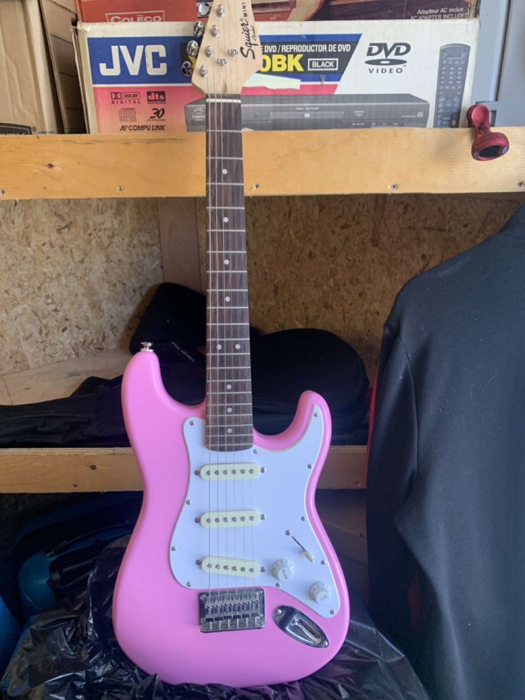 Fender Squier Mini Stratocaster Pink Electric Guitar
