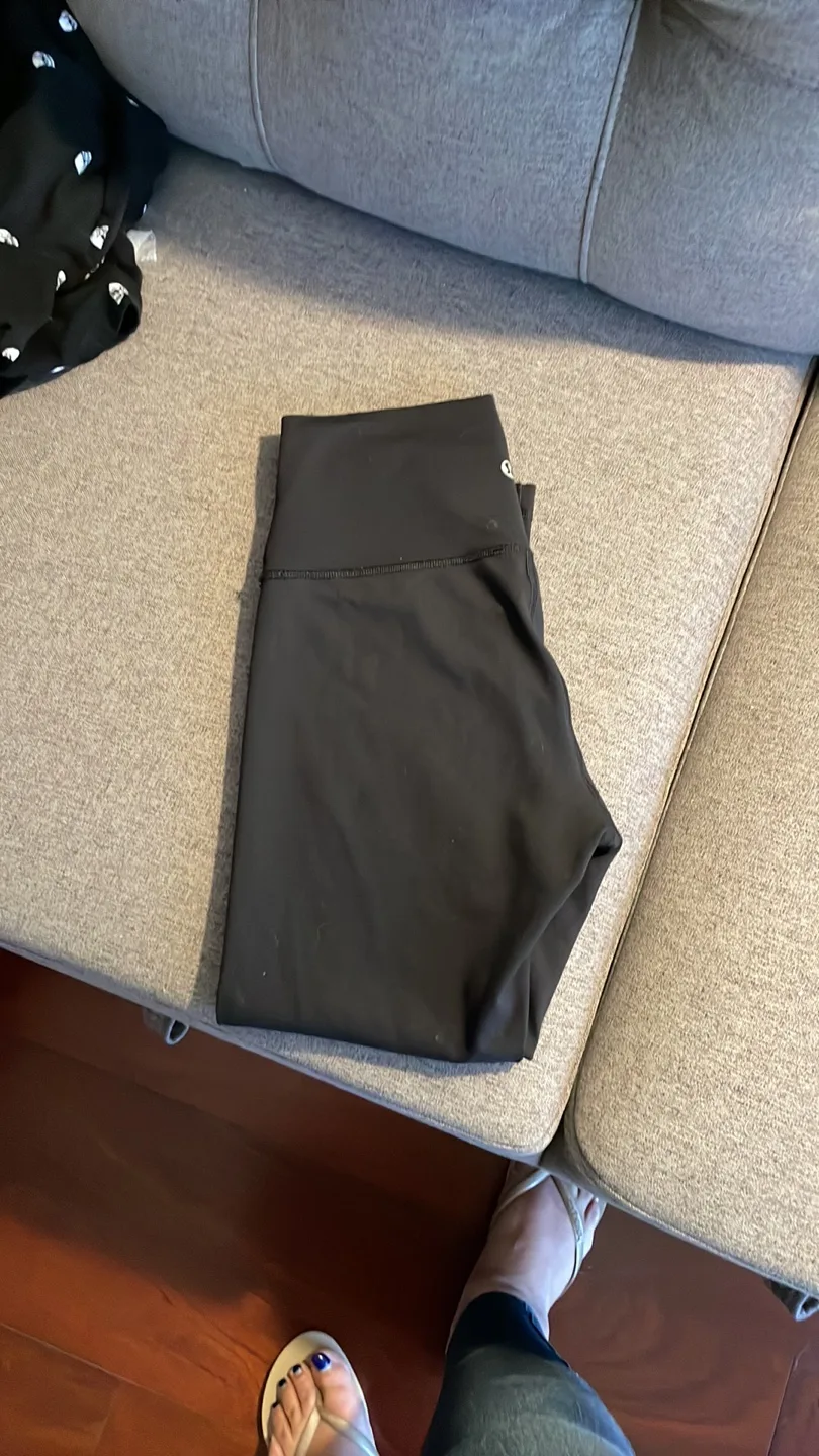 Lululemon Black Crops Size 6 image indicator(4)