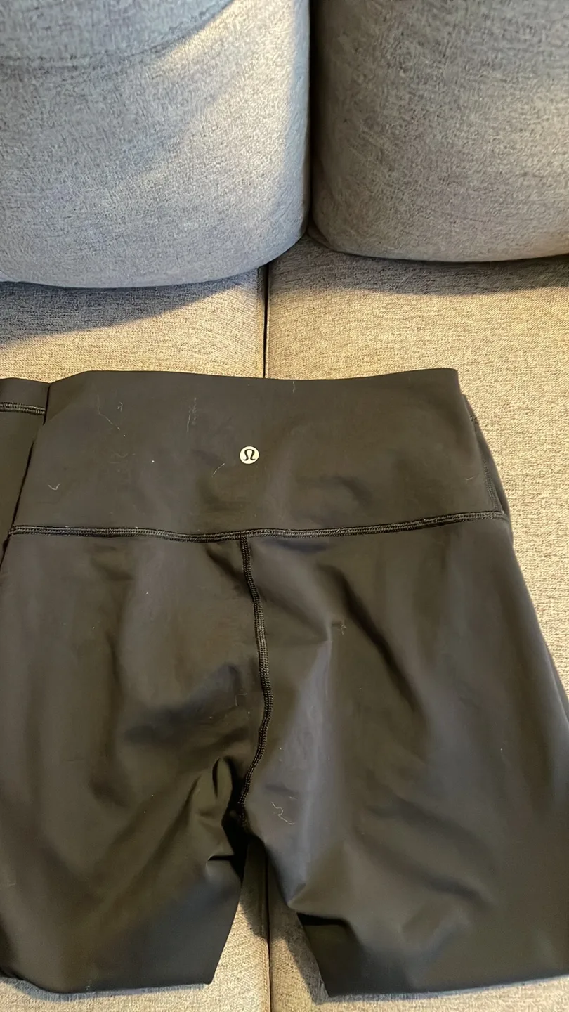 Lululemon Black Crops Size 6 image indicator(5)