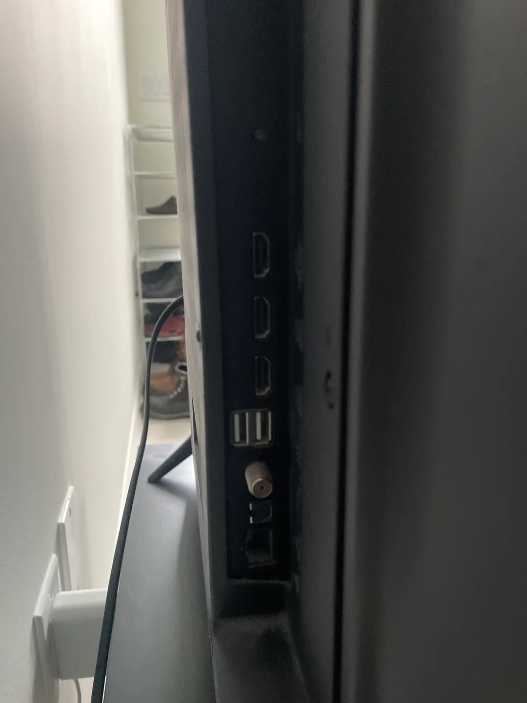 Hisense Smart TV with Stand image indicator(4)