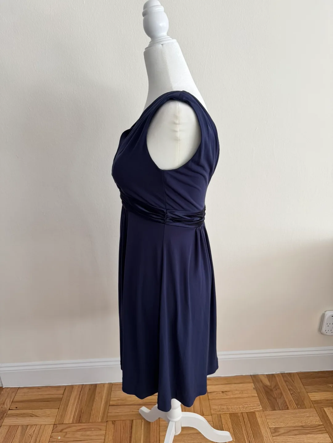 David's Bridal Sleeveless Dress | Size 2 image indicator(5)