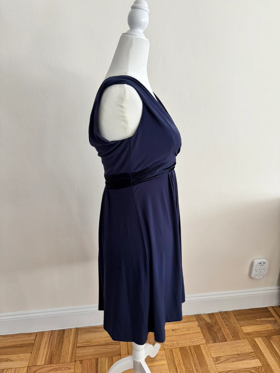 David's Bridal Sleeveless Dress | Size 2 image indicator(3)
